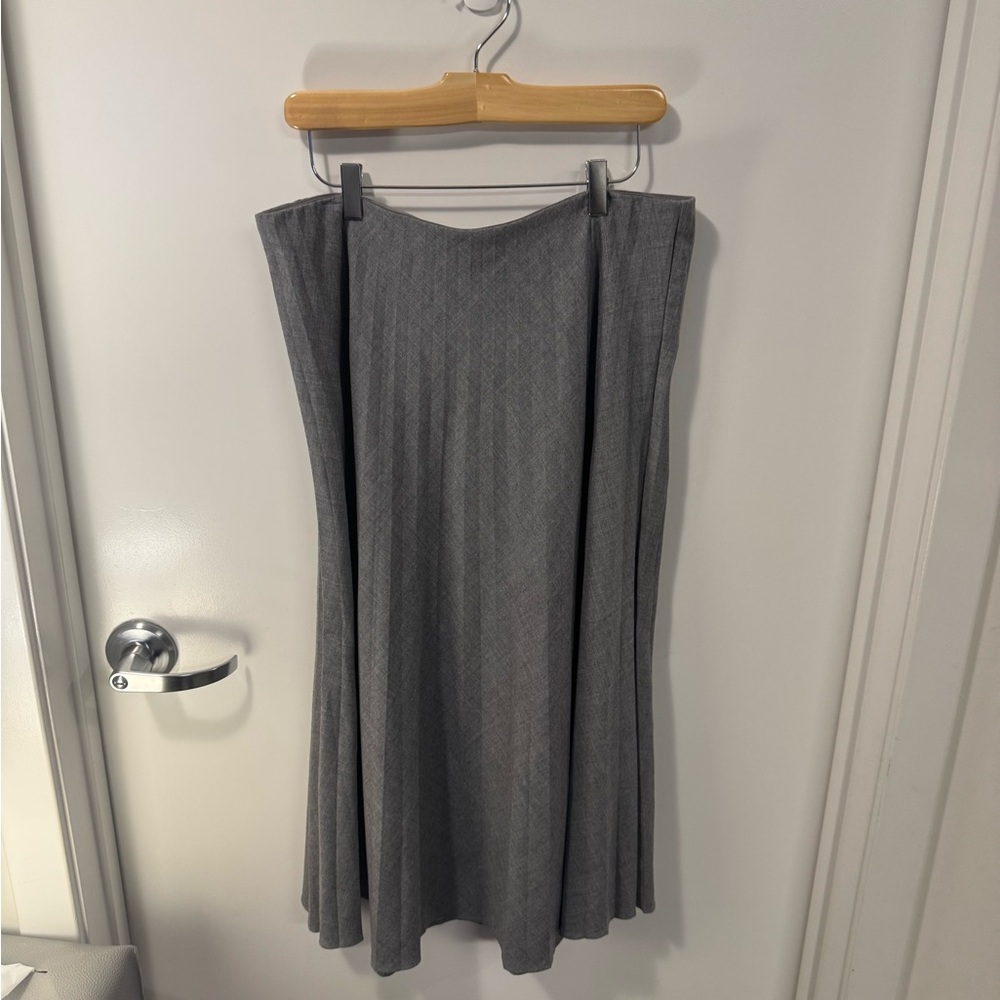 NWT J. Crew Pleated pull-on midi skirt in wool blend (L)